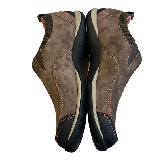 L.L. Bean Split Toe Slip On Suede Mule - Picture 6 of 13